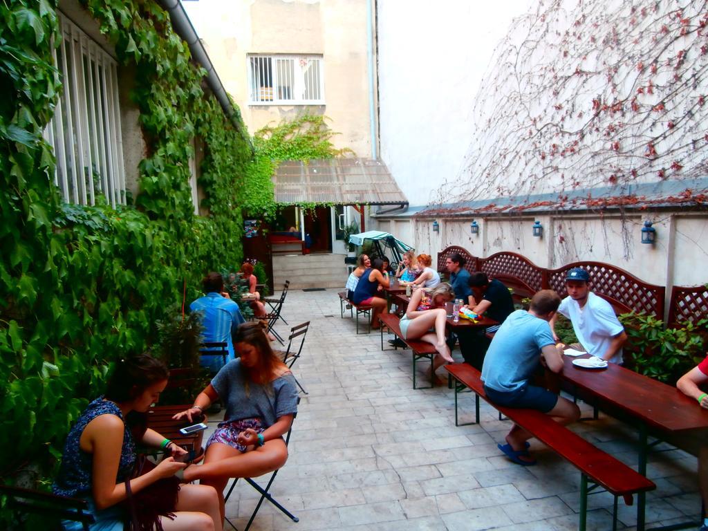 Patio Hostel Bratislava Exterior foto